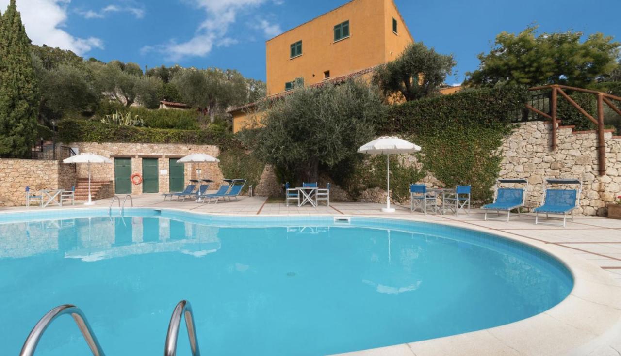Il Borgo Aparthotel Finale Ligure Luaran gambar
